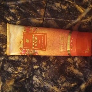 NIB 8oz Pinkberry Clouds body cream